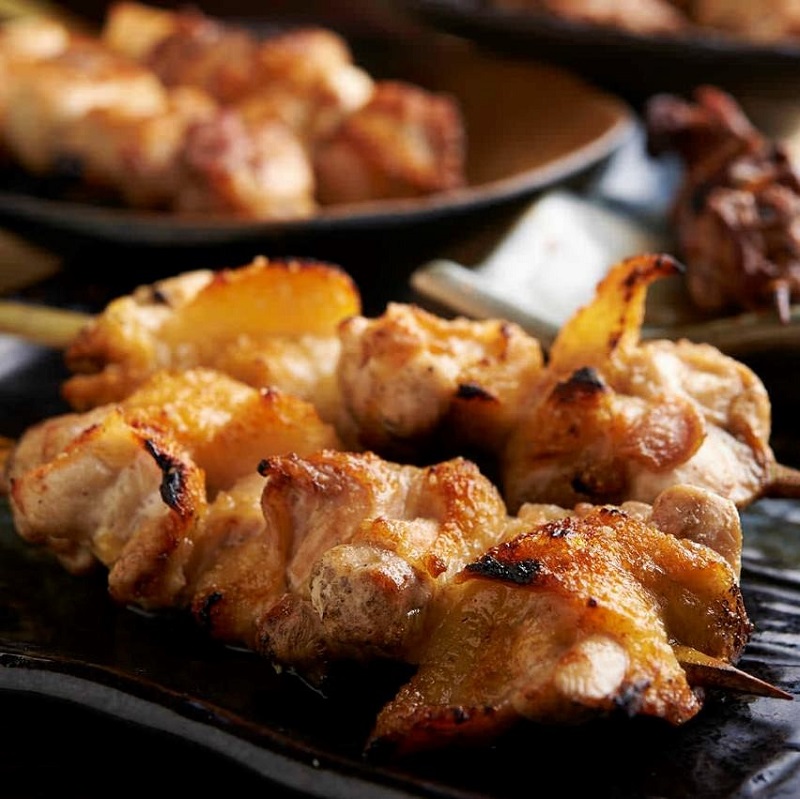 焼き鳥をはじめ人気の鶏料理が食べ放題で楽しめる中山の居酒屋「とりいちず」